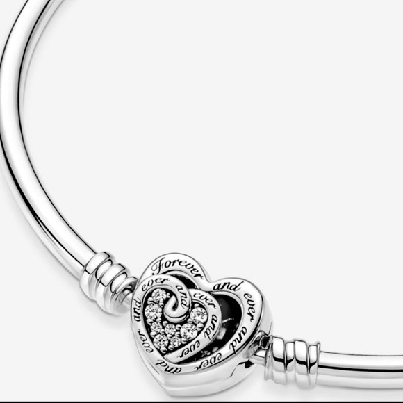 💞 PANDORA Moments: Entwined Infinite Hearts Clasp Bangle - Picture 2 of 8